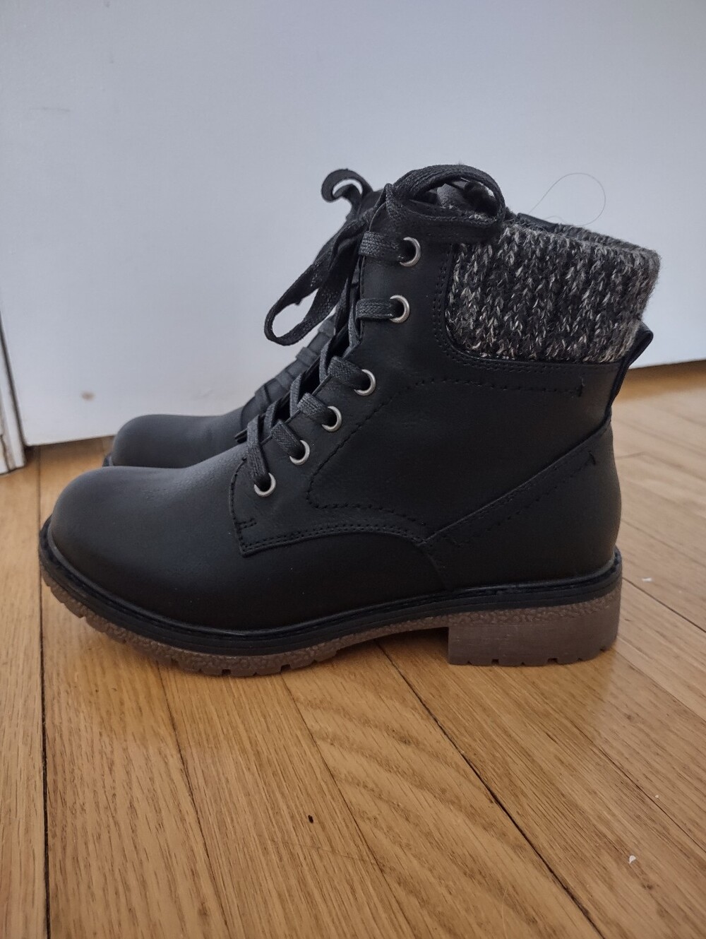 Element Black Lace-Up Ankle Boots with Gray Knit Collar Size 7